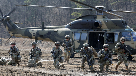 ‘자유의 방패(FS)’ 연합연습의 일환으로 연합 공중강습 훈련이 진행되고 있다. 사진공동취재단