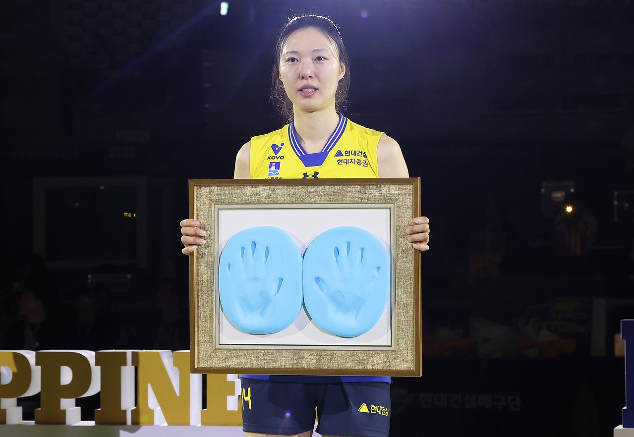 핸드프린팅 보여주는 양효진   (수원=연합뉴스) 홍기원 기자 = 여자 프로배구 현대건설 힐스테이트 양효진이 8일 경기도 수원실내체육관에서 열린 은퇴식에서 핸드프린팅을 보여주고 있다. 2026.3.8   xanadu@yna.co.kr (끝)  〈저작권자(c) 연합뉴스, 무단 전재-재배포, AI 학습 및 활용 금지〉