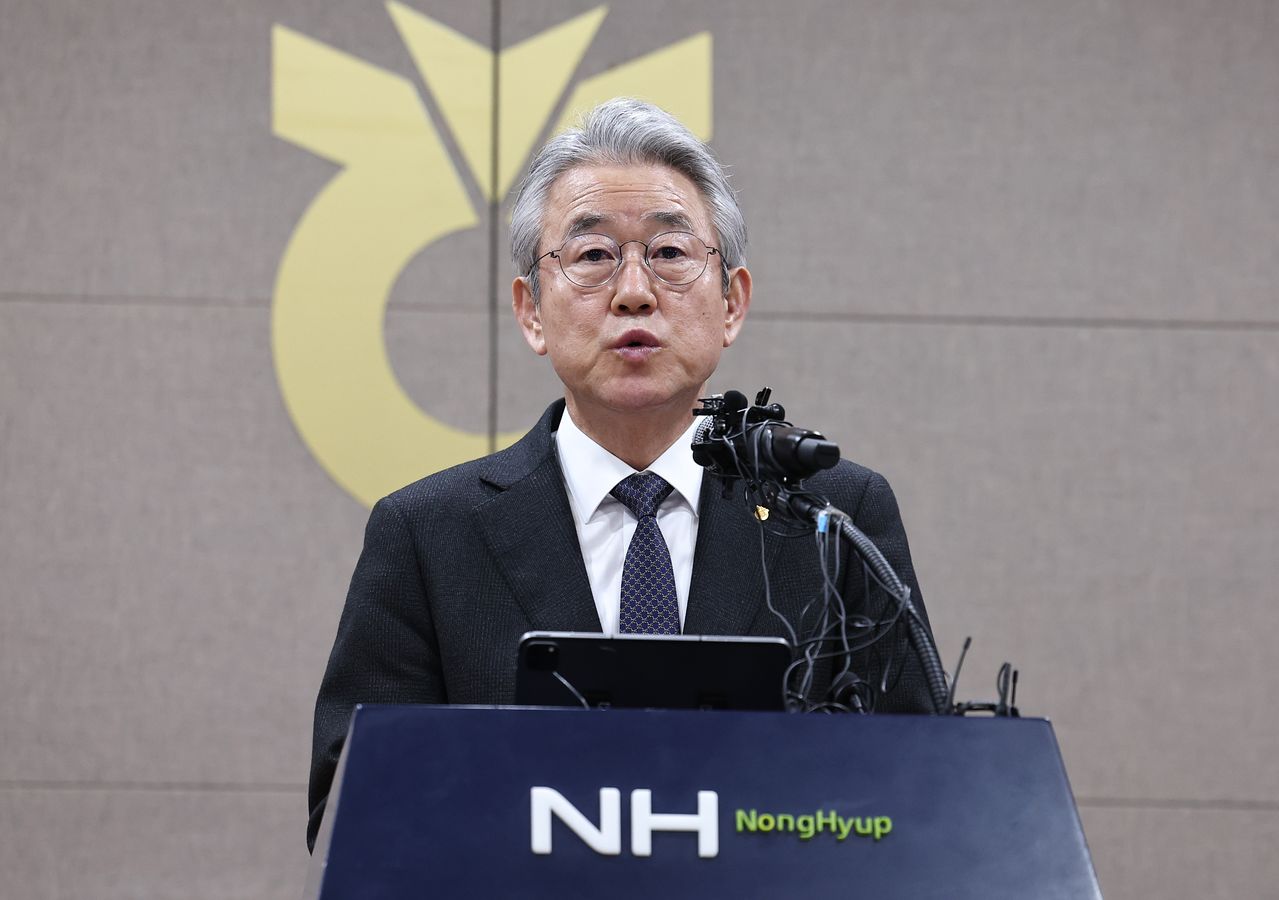 강호동 농협중앙회장이 지난 1월 13일 오전 서울 중구 농협중앙회 본관에서 농림축산식품부가 지난 8일 발표한 농협중앙회에 대한 특별감사 중간 결과와 관련해 대국민 사과문을 발표하고 있다. 뉴스1