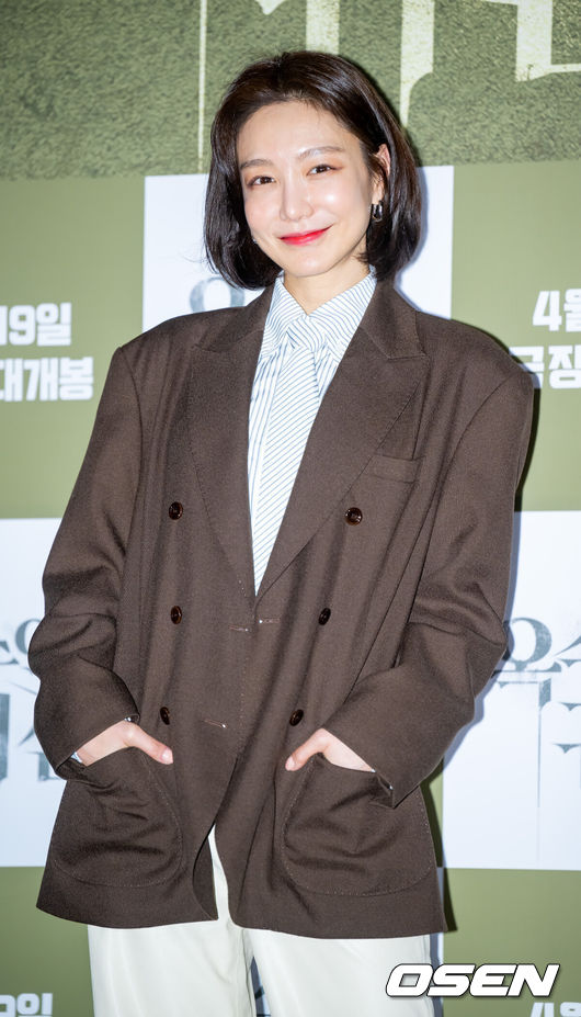 [OSEN=민경훈 기자] 12일 오후 서울 한강로 CGV 용산아이파크몰에서 영화 '옥수역귀신' 언론배급시사회 및 기자간담회가 열렸다.시사회를 마치고 배우 신소율이 포토타임을 갖고 있다. 2023.04.12 / rumi@osen.co.kr