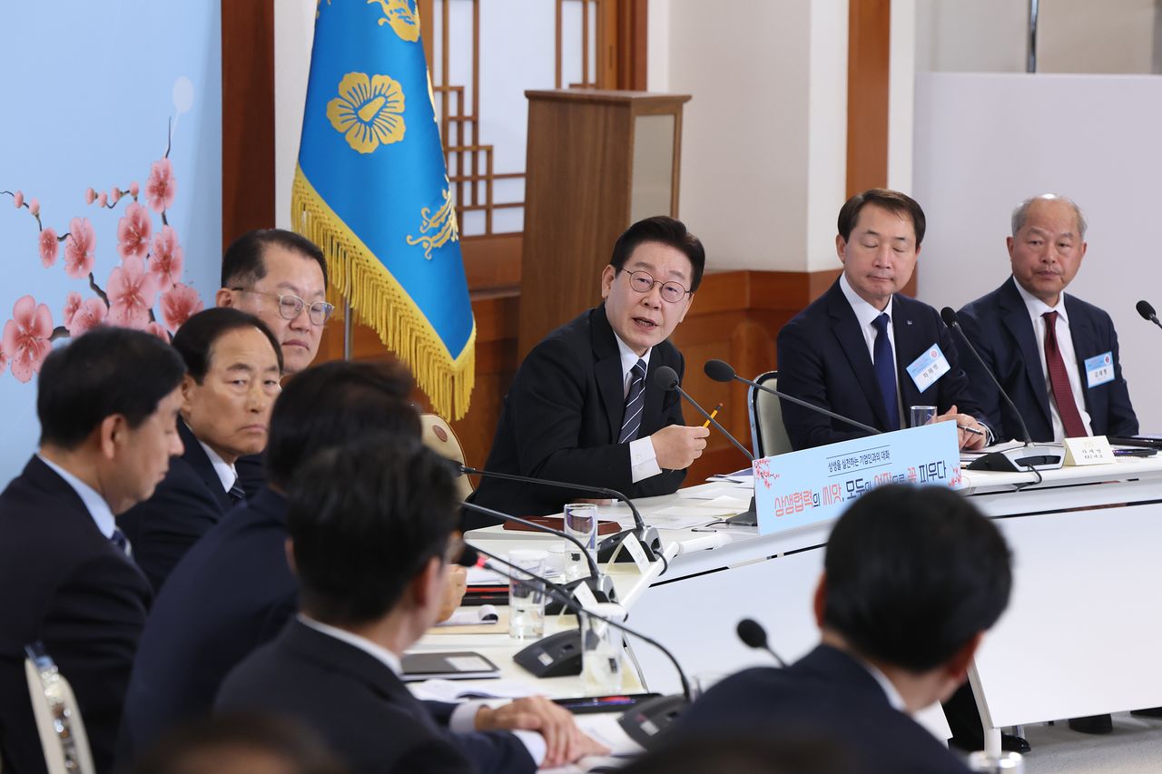 이재명 대통령이 10일 청와대 본관에서 열린 ‘상생을 실천하는 기업인과의 대화’ 간담회에서 발언하고 있다. 청와대사진기자단