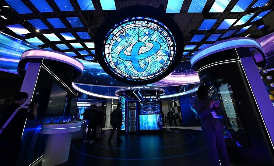 3월 2일 'MWC 2026'에 마련된 차이나 텔레콤 부스. 신화통신