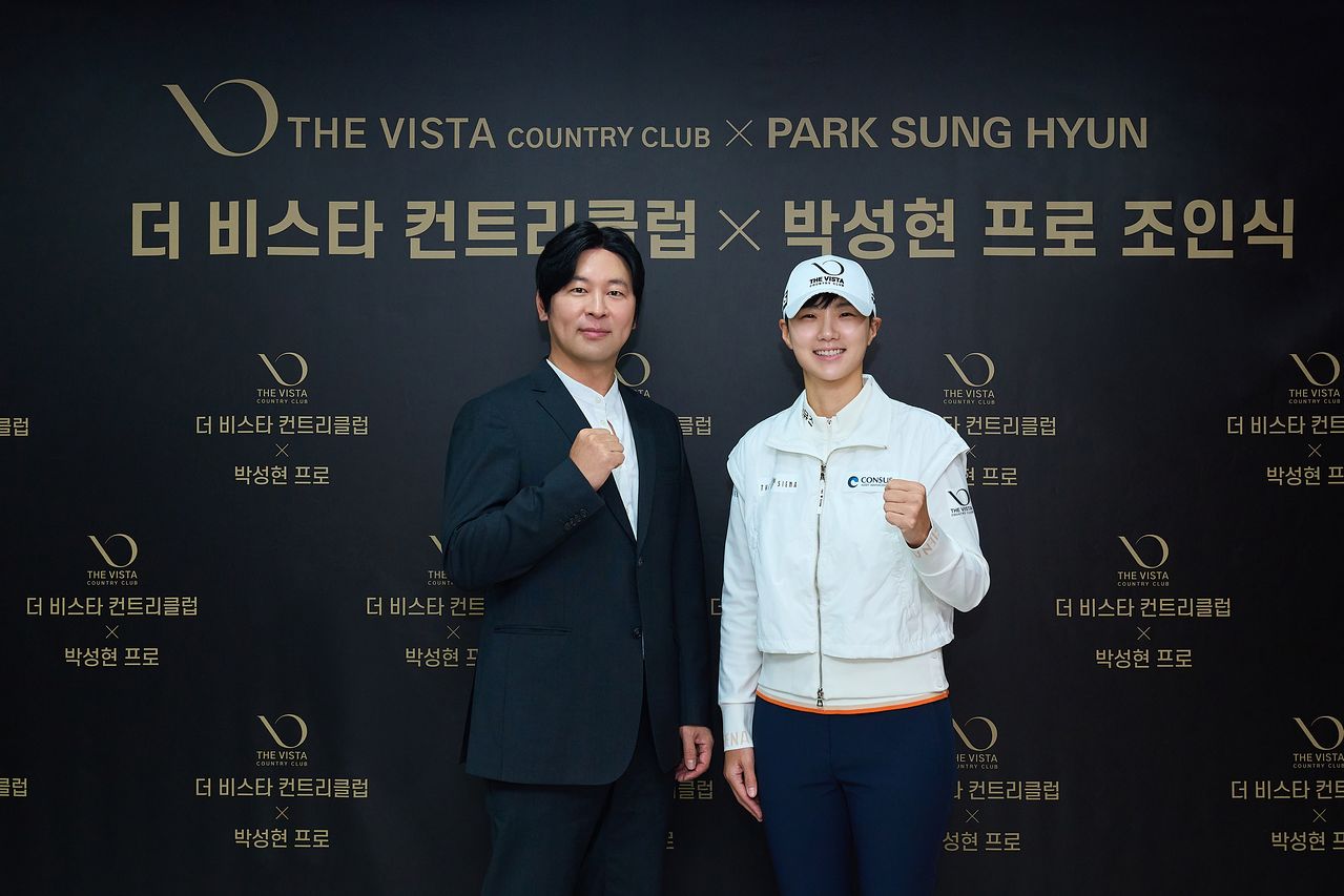 박성현(오른쪽)과 더 비스타 김대중 대표. 박성현은 올 시즌 더 비스타 모자를 쓰고 필드를 누빈다. 사진 세마스포츠마케팅