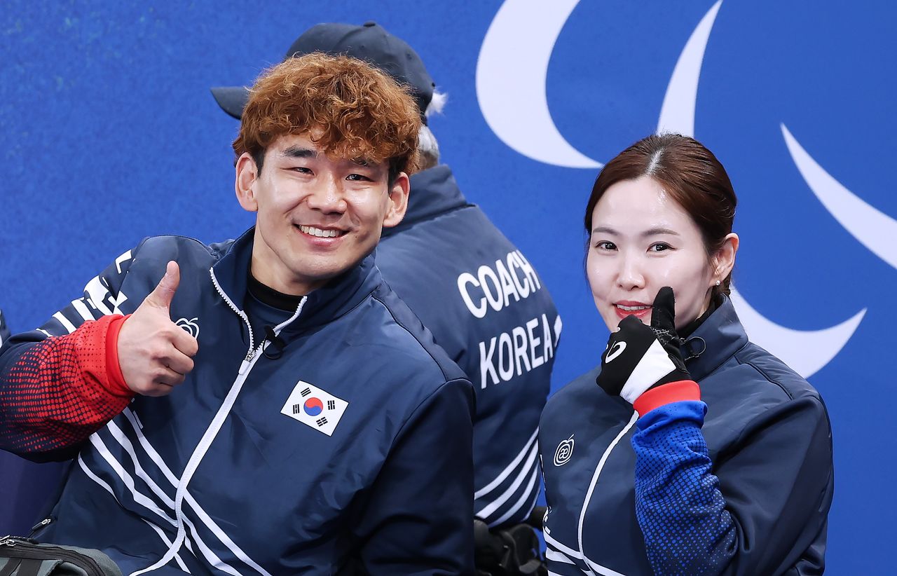2026 밀라노·코르티나담페초 동계패럴림픽 휠체어컬링 믹스더블 준결승에 진출한 이용석-백혜진 조. 사진 대한장애인체육회