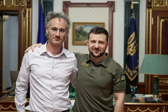 알렉스 카프 팔란티어 CEO와 젤렌스키 우크라이나 대통령. 팔란티어는 전쟁 초기부터 우크라이나군을 지원하고 있다. 사진 팰런티어.