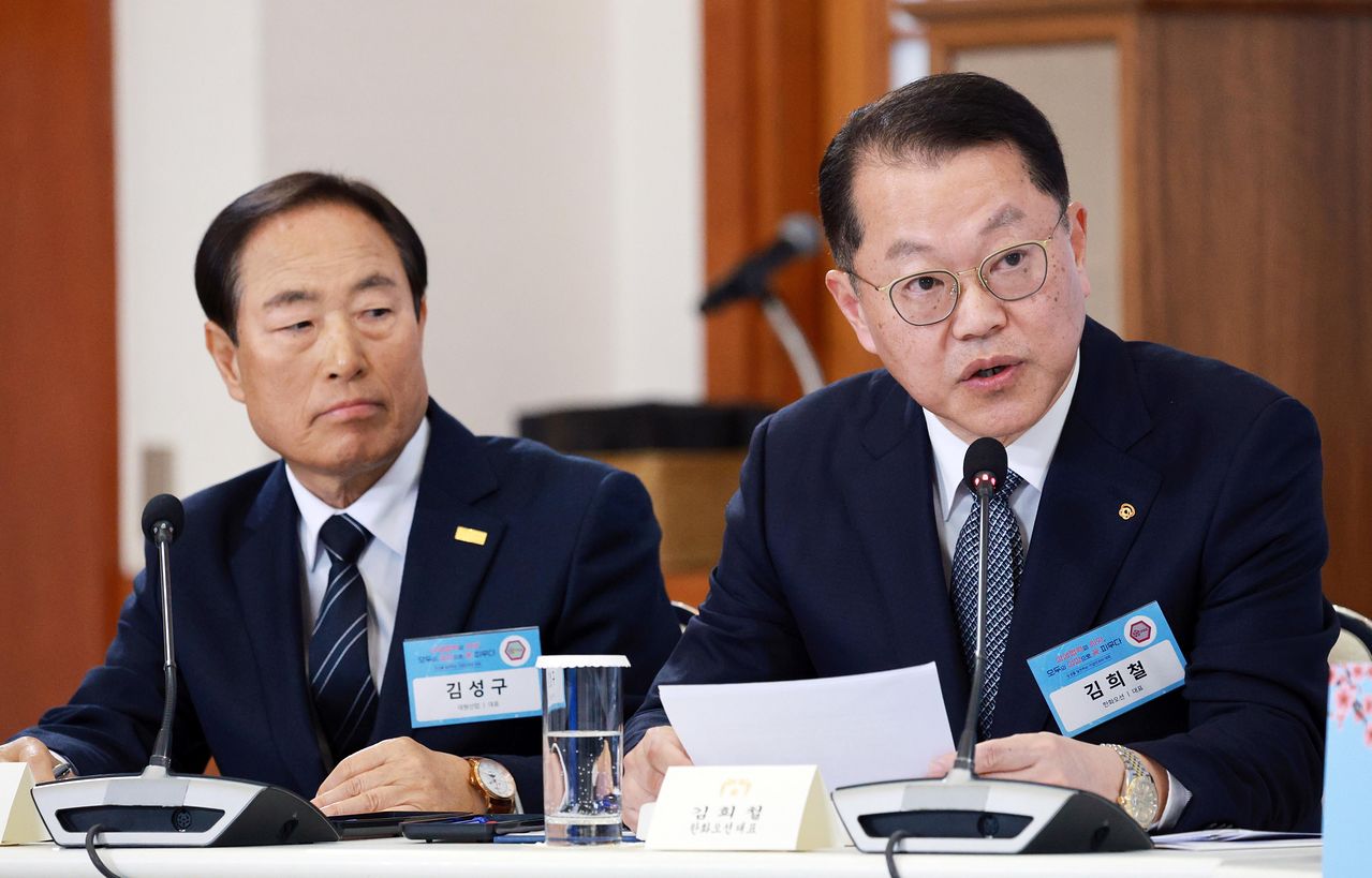 김희철 한화오션 대표가 10일 청와대에서 열린 상생을 실천하는 기업인과의 대화에서 발표하고 있다. 뉴스1