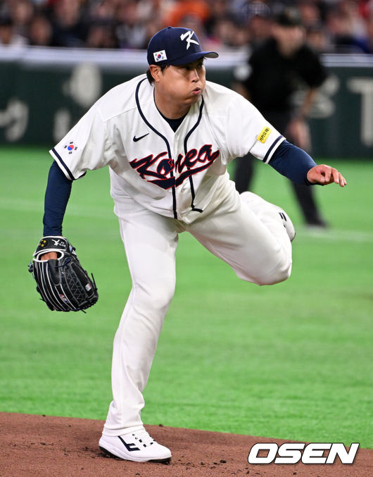 [OSEN=도쿄(일본), 손용호 기자] 8일 일본 도쿄돔에서 2026 월드베이스볼클래식(WBC) 1라운드 C조 조별리그 대한민국과 대만의 경기가열렸다.한국은 전날(7일) 일본과의 경기에서 6-8로 석패했다. 앞서 체코전을 11-4로 잡았던 한국은 1승1패를 마크하게 됐고, 남은 대만전과 호주전에 사활을 걸어야 한다.1회초 한국 류현진이 역투하고 있다. 2026.03.08/spjj@osen.co.kr