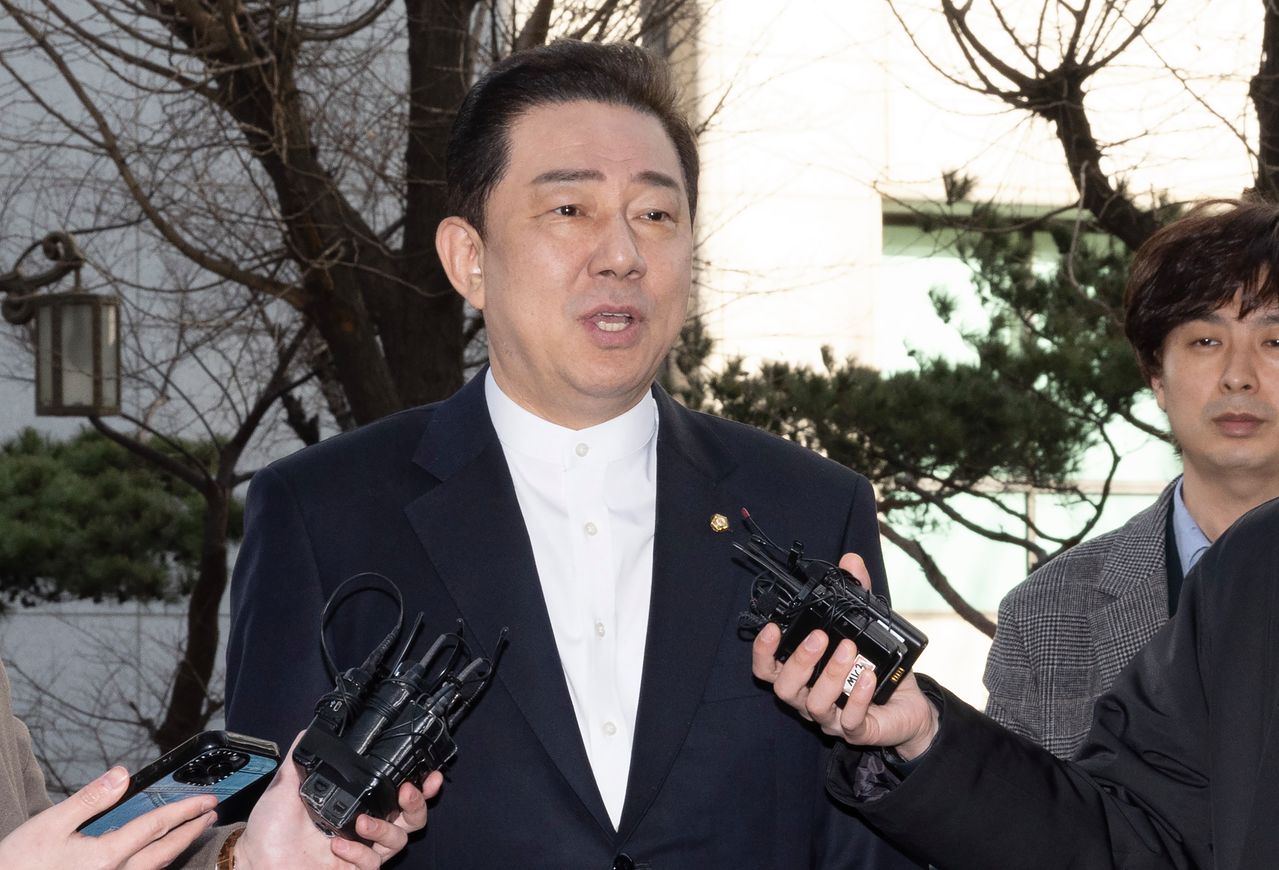 ‘공천헌금 수수’ 등 비위 의혹이 제기된 김병기 무소속 의원(전 더불어민주당 원내대표)이 지난달 26일 오전 서울경찰청 공공범죄수사대로 피의자 조사를 받기 위해 출석하고 있다. 전민규 기자