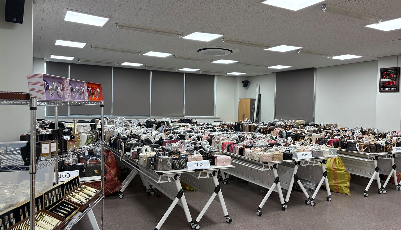 압수한 모조품. 사진 충남경찰청