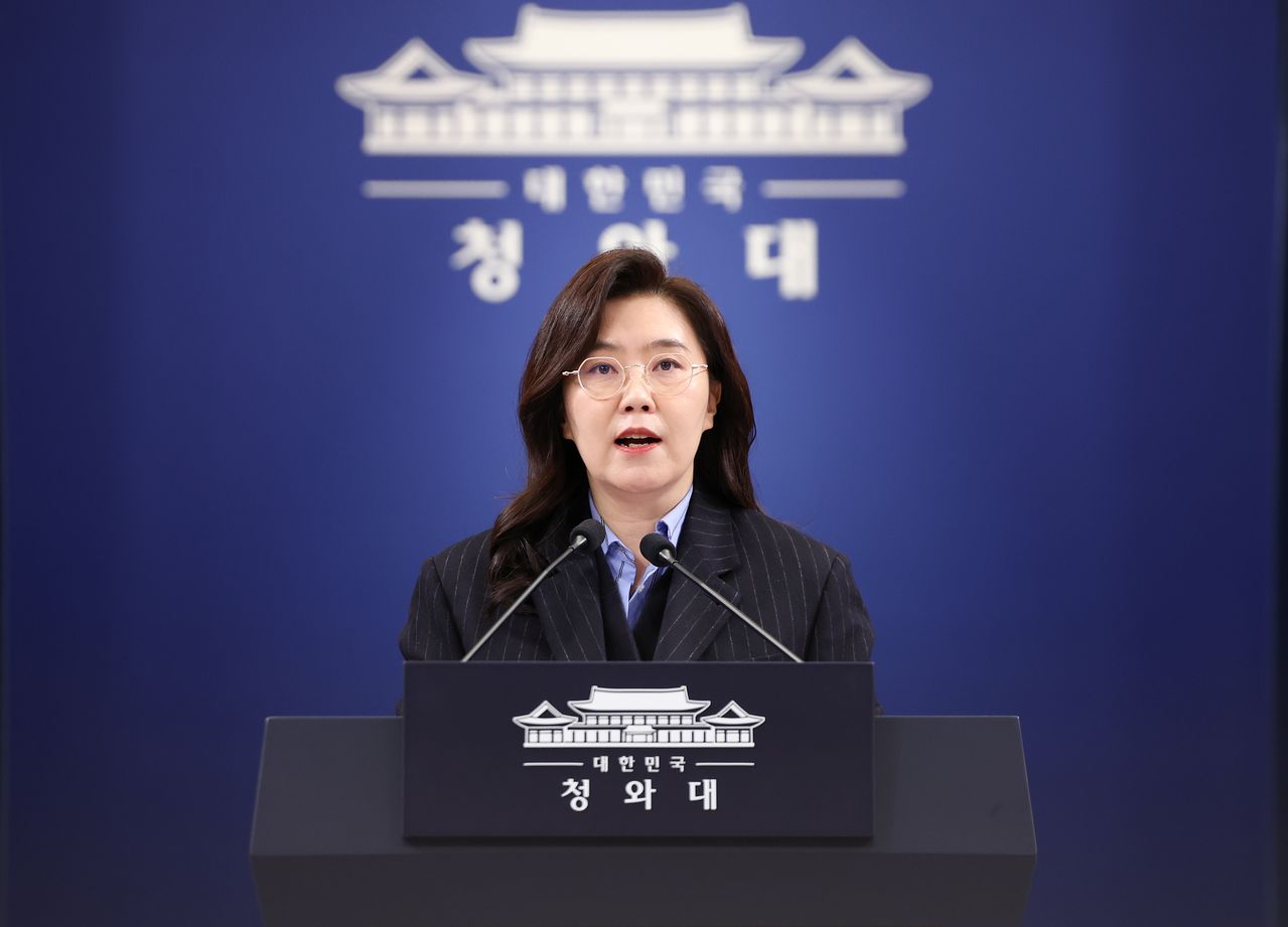 강유정 대변인이 지난 2일 인사 관련 브리핑을 하고 있다. 뉴스1