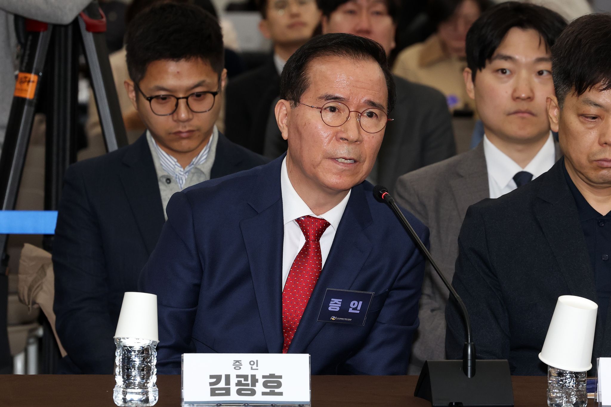 증인 선서 거부 입장을 밝히는 김광호 전 청장.