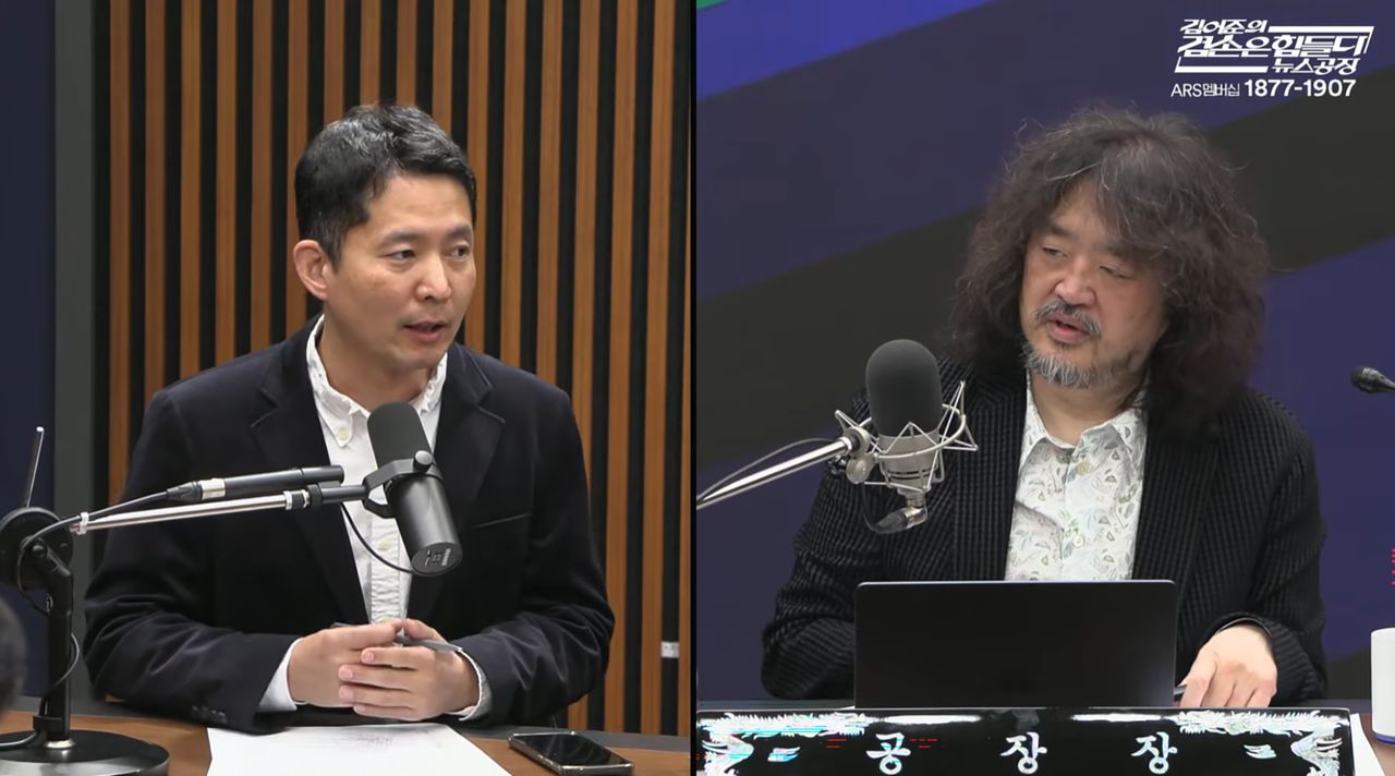 지난 10일 김어준 씨의 유튜브 채널 '김어준의겸손은 힘들다 뉴스공장'에서 MBC 출신인 장인수 기자가 공소취소 거래설을 제기하고 있는 모습. 사진 유튜브 캡처