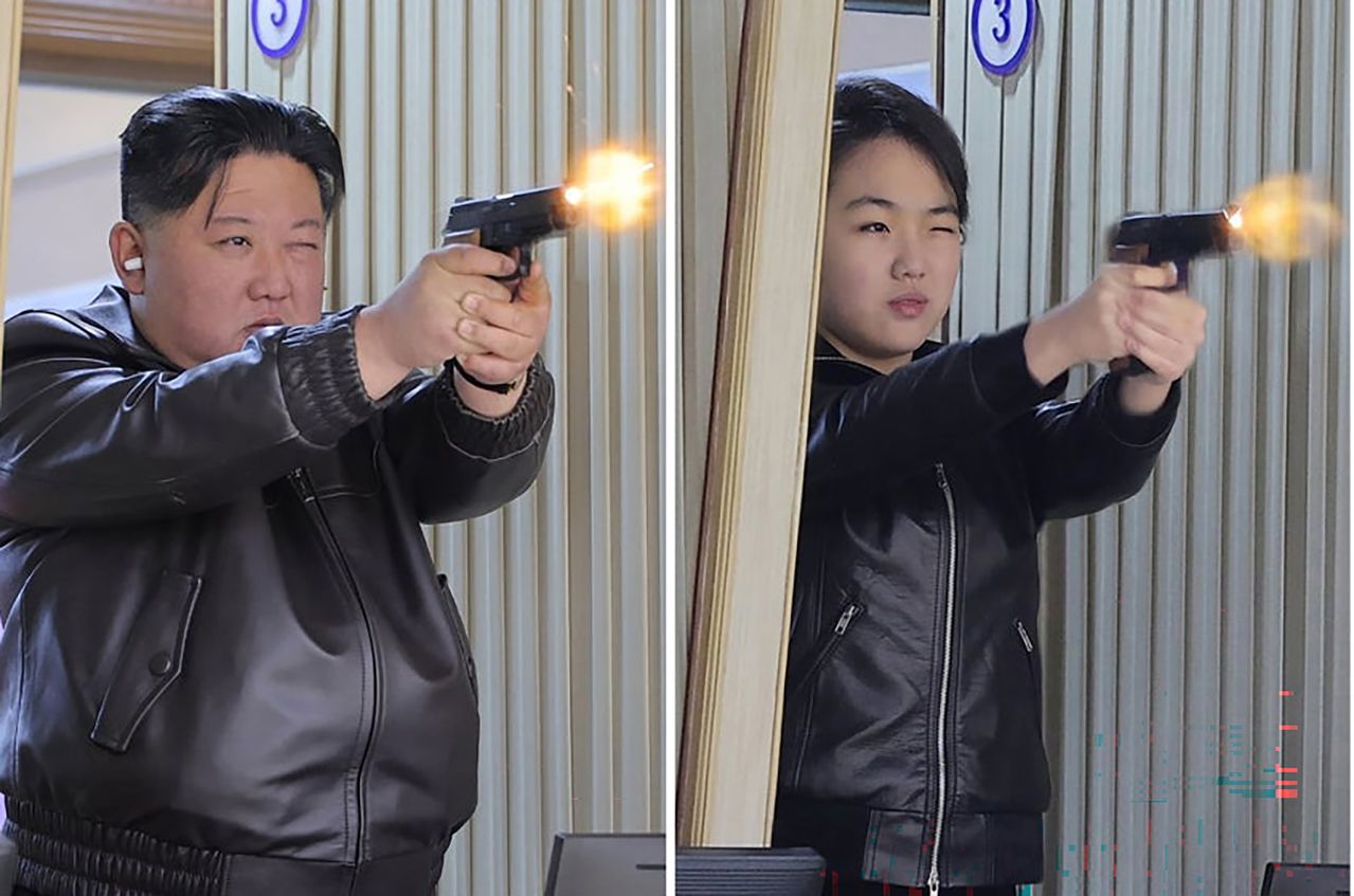 김정은 북한 국무위원장이 딸 주애와 함께 지난 11일 권총 등 휴대용 경량 무기를 생산하는 군수공장을 시찰, 실내사격장에서 권총 사격을 하고 있EK. 조선중앙통신=연합뉴스