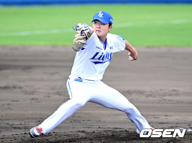 [OSEN=오키나와(일본), 최규한 기자] 2026 WBC(월드베이스볼클래식)를 준비하는 대한민국 야구 대표팀이 20일 오후 일본 오키나와 온나손 아카마 구장에서 프로야구 삼성 라이온즈와 연습경기를 펼쳤다. 5회초 삼성 투수 이승민이 힘차게 공을 뿌리고 있다. 2026.02.20 / dreamer@osen.co.kr
