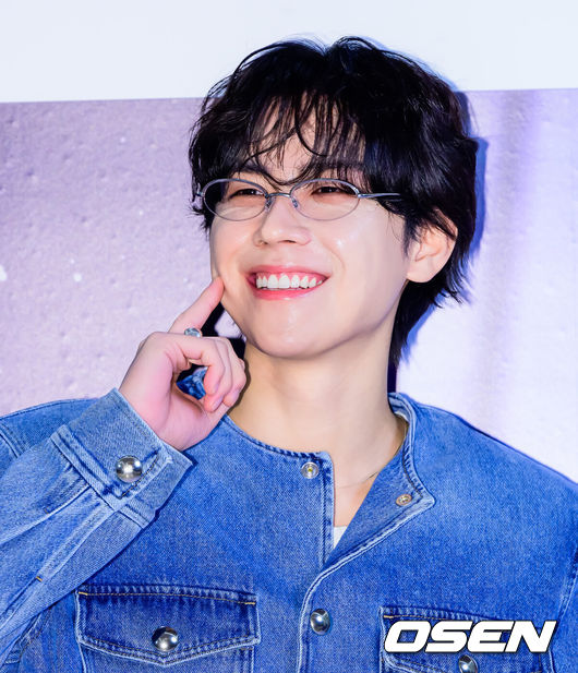 [OSEN=지형준 기자] 14일 오전 서울 잠실 롯데월드몰에서 아이레시피(irecipe) 포토행사가 열렸다.이날 배우 김도훈이 참석했다. 김도훈은 티빙 오리지널 시리즈 ‘친애하는 X’에서 김유정의 맹목적 조력자 김재오 역으로 새로운 얼굴을 선보이며 활발한 연기 행보를 이어가고 있다.배우 김도훈이 포즈를 취하고 있다. 2025.11.14 /jpnews@osen.co.kr