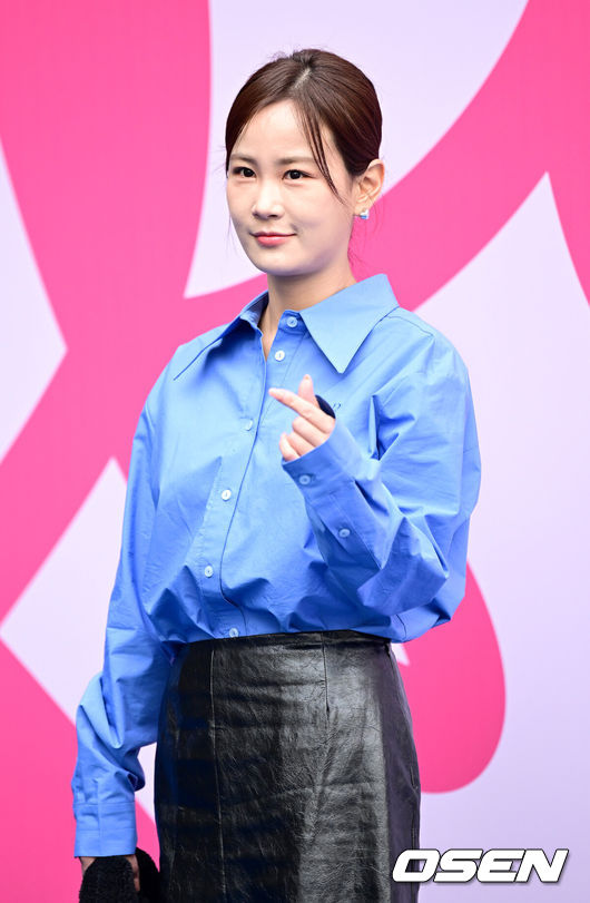 [OSEN=최규한 기자] 3일 서울 동대문디자인플라자(DDP)에서 ‘2024가을/겨울(F/W) 서울패션위크’가 열렸다.방송인 김지민이 포즈를 취하고 있다. 2024.02.03 / dreamer@osen.co.kr