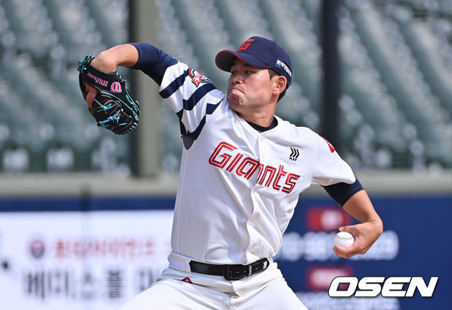 [OSEN=부산, 이석우 기자] 12일 부산 사직야구장에서 2026 신한 SOL KBO 리그 롯데 자이언츠와 KT 위즈의 시범경기가 열렸다. 이날 부산 사직과 이천, 대전, 광주, 마산 5개구장에서 막을 올렸다.롯데 자이언츠 선발 투수 김진욱이 역투하고 있다. 2026.03.12 / foto0307@osen.co.kr