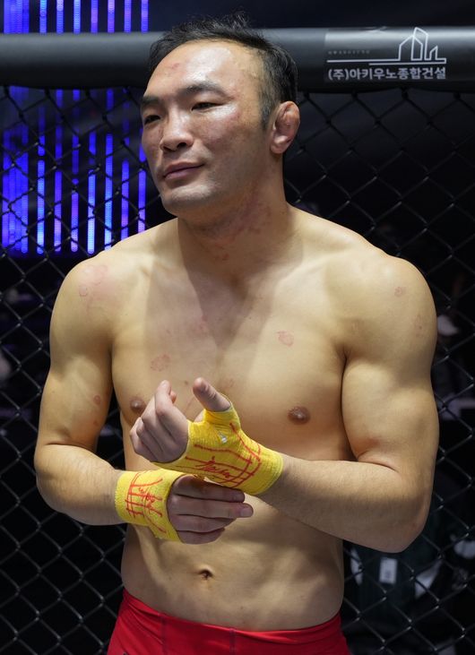 버팅 논란으로1차전이 무효 처리된‘아시아 전설’김수철(35,로드FC원주)과‘제주짱’양지용(30,제주 팀더킹)의 경기가 다시 진행된다. / 로드FC