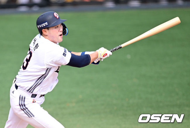 [OSEN=이천, 최규한 기자] 12일 경기도 이천 두산베어스파크에서 ‘2026 신한 SOL KBO리그’ 시범경기 두산 베어스와 키움 히어로즈의 경기가 열렸다.시범경기는오늘(12일)부터오는 24일까지 진행되며, 각 팀이 12경기씩 치러 총 60경기가 펼쳐질 예정이다.4회말 1사 2루 상황 두산 양석환이 동점 1타점 2루타를 날리고 있다. 2026.03.12 / dreamer@osen.co.kr