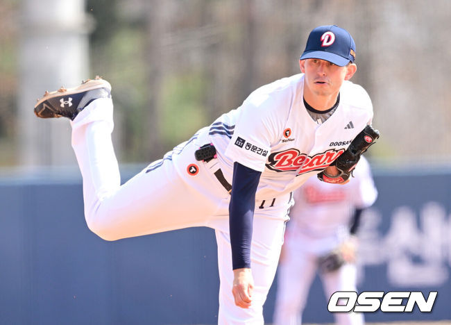 [OSEN=이천, 최규한 기자] 12일 경기도 이천 두산베어스파크에서 ‘2026 신한 SOL KBO리그’ 시범경기 두산 베어스와 키움 히어로즈의 경기가 열렸다.시범경기는오늘(12일)부터오는 24일까지 진행되며, 각 팀이 12경기씩 치러 총 60경기가 펼쳐질 예정이다.두산 선발 크리스 플렉센이 힘차게 공을 뿌리고 있다. 2026.03.12 / dreamer@osen.co.kr