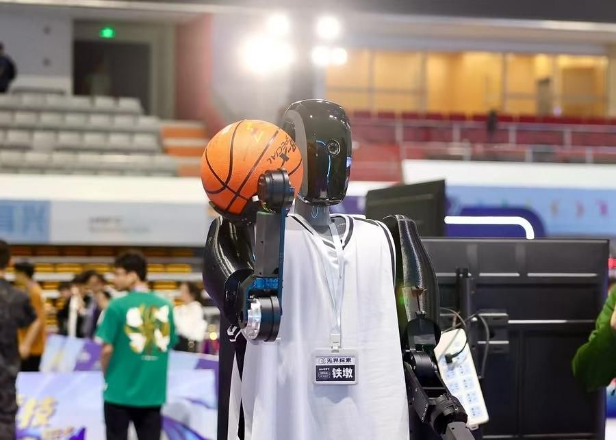 지난해 4월 25일 농구 슈팅을 위해 설계된 휴머노이드 로봇. 신화통신