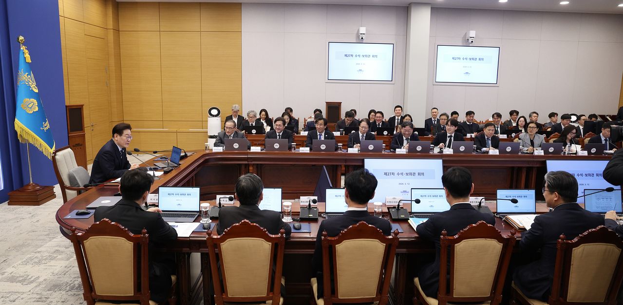 이재명 대통령이 12일 청와대 여민관에서 열린 수석보좌관회의에서 발언하고 있다.뉴스1