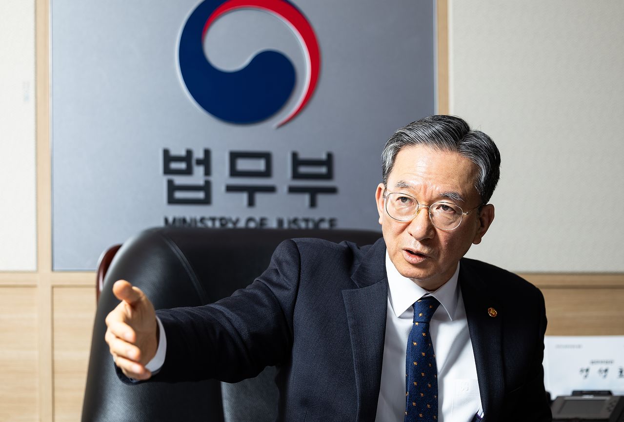 정성호 법무부 장관이 9일 오후 정부과천청사에서 중앙일보와 인터뷰를 진행했다. 우상조 기자