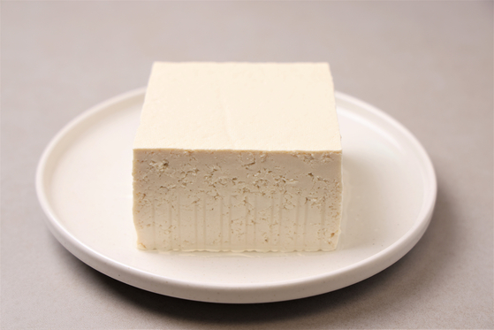 신석기 유적에서 발견된 ‘연석’은 한반도에서 오래전부터 두부가 만들어졌을 가능성을 보여준다. [중앙포토]