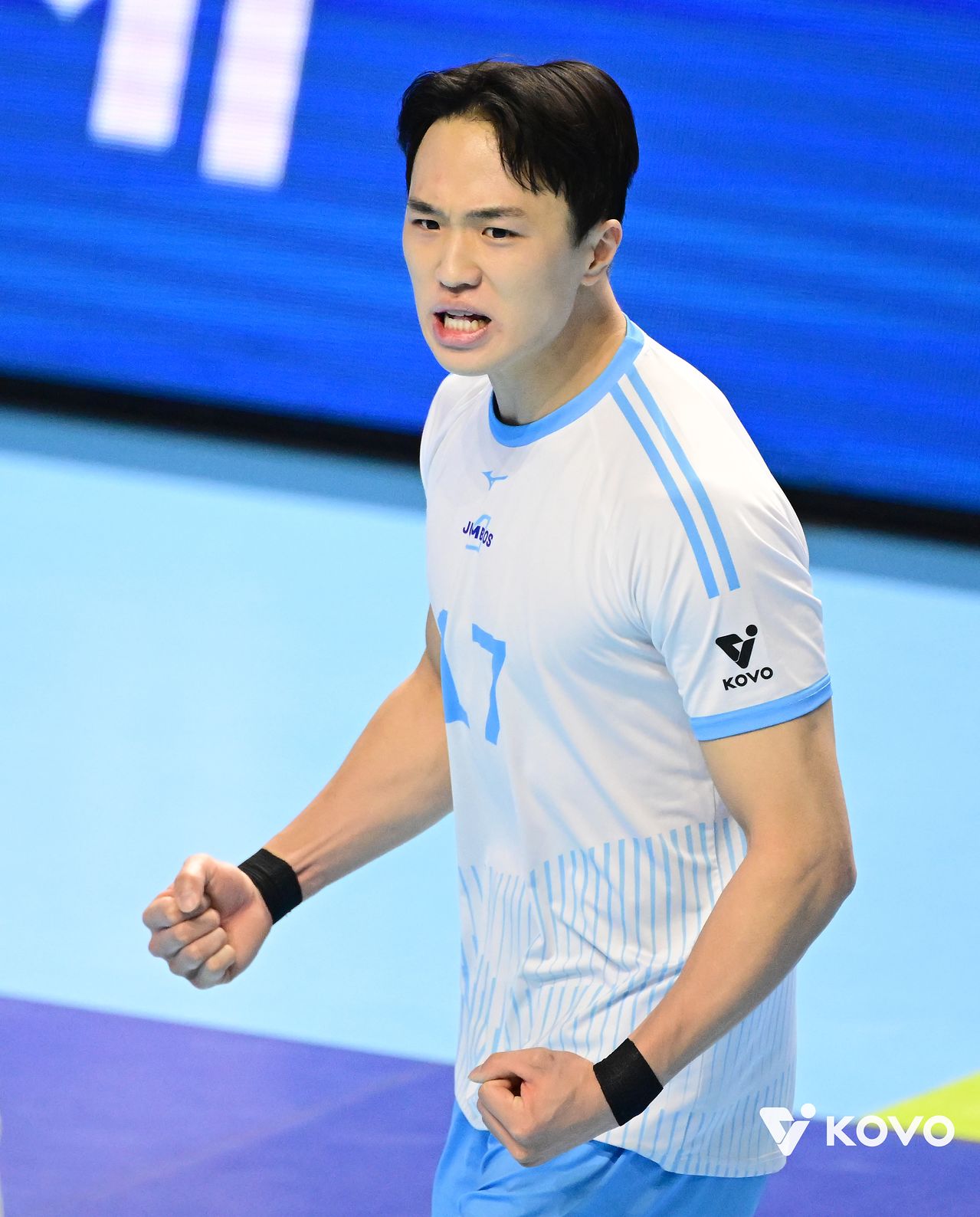 12일 인천 계양체육관에서 열린 KB손해보험전에서 득점한 뒤 기뻐하는 대한항공 임동혁. 사진 한국배구연맹