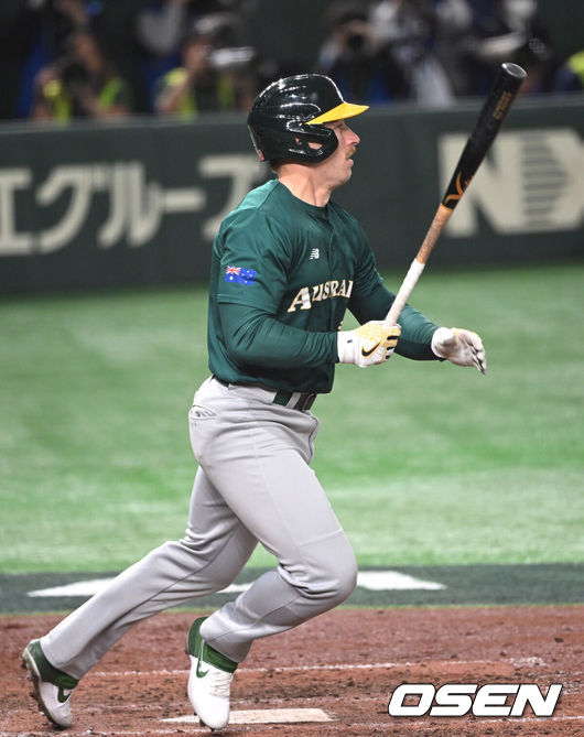 [OSEN=도쿄, 손용호 기자] 15일 도쿄 도쿄돔에서 2023 WBC(월드베이스볼클래식) 8강전 쿠바와 호주의 경기가 벌어졌다.5회초 호주 홀이 안타를 치고 있다.2023.03.15/spjj@osen.co.kr