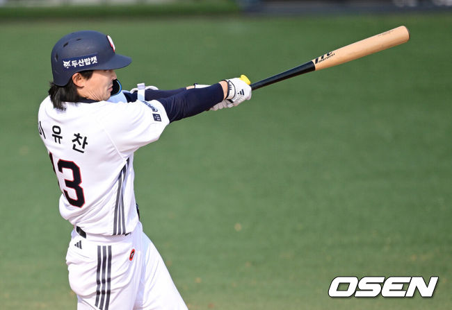 [OSEN=이천, 최규한 기자] 12일 경기도 이천 두산베어스파크에서 ‘2026 신한 SOL KBO리그’ 시범경기 두산 베어스와 키움 히어로즈의 경기가 열렸다.시범경기는오늘(12일)부터오는 24일까지 진행되며, 각 팀이 12경기씩 치러 총 60경기가 펼쳐질 예정이다.6회말 2사 1,2 루 상황 두산 이유찬이 달아나는 좌월 스리런포를 날리고 있다. 2026.03.12 / dreamer@osen.co.kr