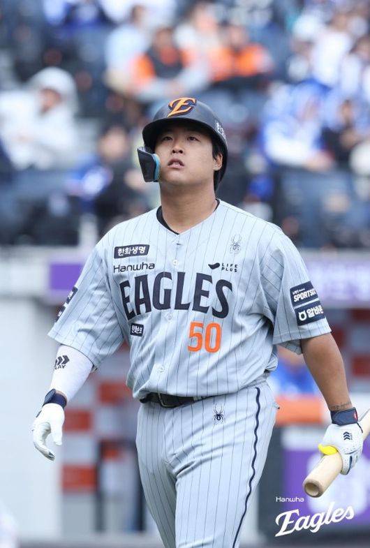 한화 이글스 강백호는 13일 대전 한화생명 볼파크에서 열린 2026 신한 SOL KBO리그 삼성 라이온즈와의 시범경기에서 3번 지명타자로 선발 출전, 6회말 삼성 우완 이승현 상대 몬스터월을 넘어가는 솔로 홈런을 터뜨렸다. 한화 이글스