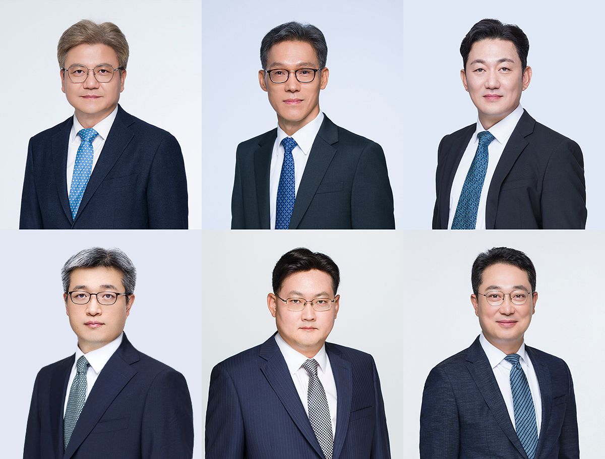 첫번째 줄 좌측부터 최창영, 장영수, 이동건 대표변호사, 두번째 줄 좌측부터 장재영, 장윤석, 강신욱 대표변호사