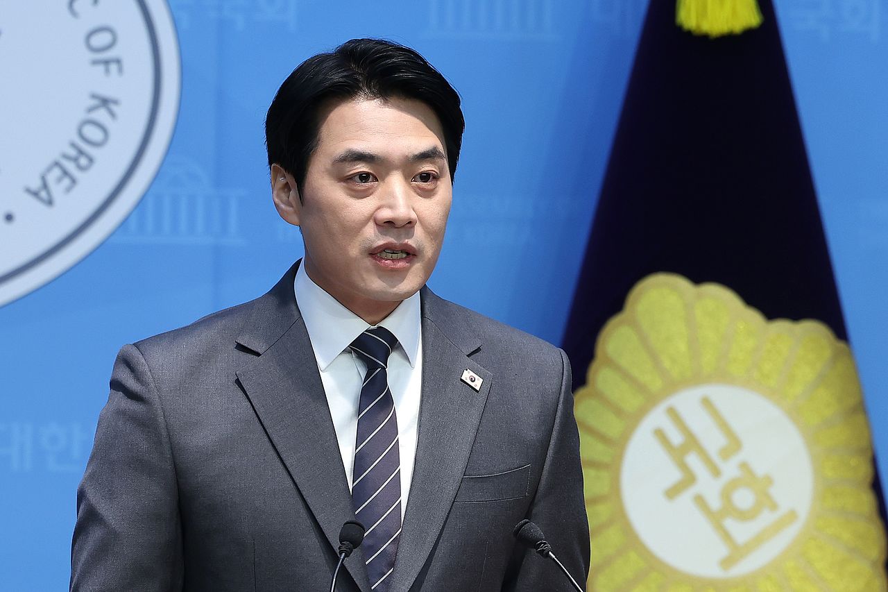 한준호 더불어민주당 의원이 2월 12일 서울 여의도 국회 소통관에서 경기도지사 출마 기자회견을 하고 있다. 뉴스1