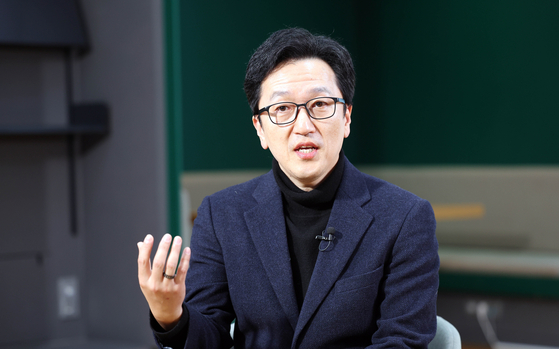 문화심리학자 한민 숙명여대 사회심리학과 외래교수가 중앙일보 'VOICE'시리즈와 인터뷰하고 있다. 지난해 한 교수는 책「도대체 한국인은 왜 그럴까」「한국인의 부자 유전자」등을 펴내며 문화심리학적 관점에서 한국 사회 문화와 한국인 심리를 진단했다. 변선구 기자