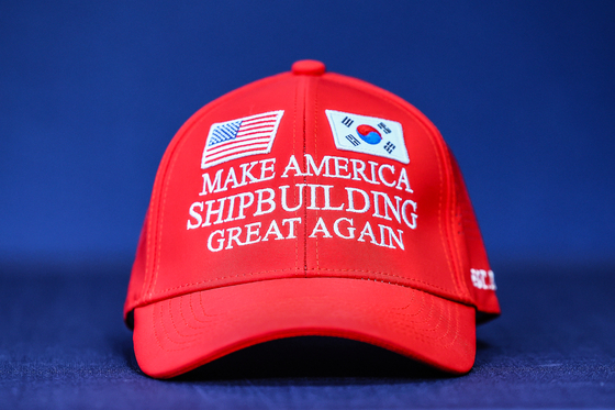 지난해 8월 대통령실이 공개한 '마스가(MASGA·Make American Shipbuilding Great Again)' 모자. 한미관세 협상 타결을 이끈 한미 조선 산업 협력 프로젝트인 마스가는 '마가(MAGA·Make America Great Again)'라는 구호를 내세워 재선에 성공한 도널드 트럼프 미국 대통령을 설득한 맞춤형 구호다. [대통령실사진기자단]