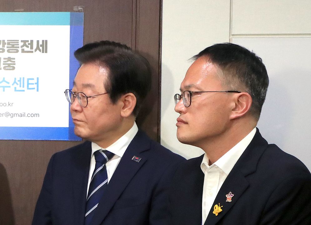 이재명 대통령(왼쪽)과 박주민 더불어민주당 의원. 사진은 지난 2023년 4월 23일 전세사기 피해 고충 접수센터 개소 현판식에서 두 사람이 참석하고 있는 모습. 연합뉴스