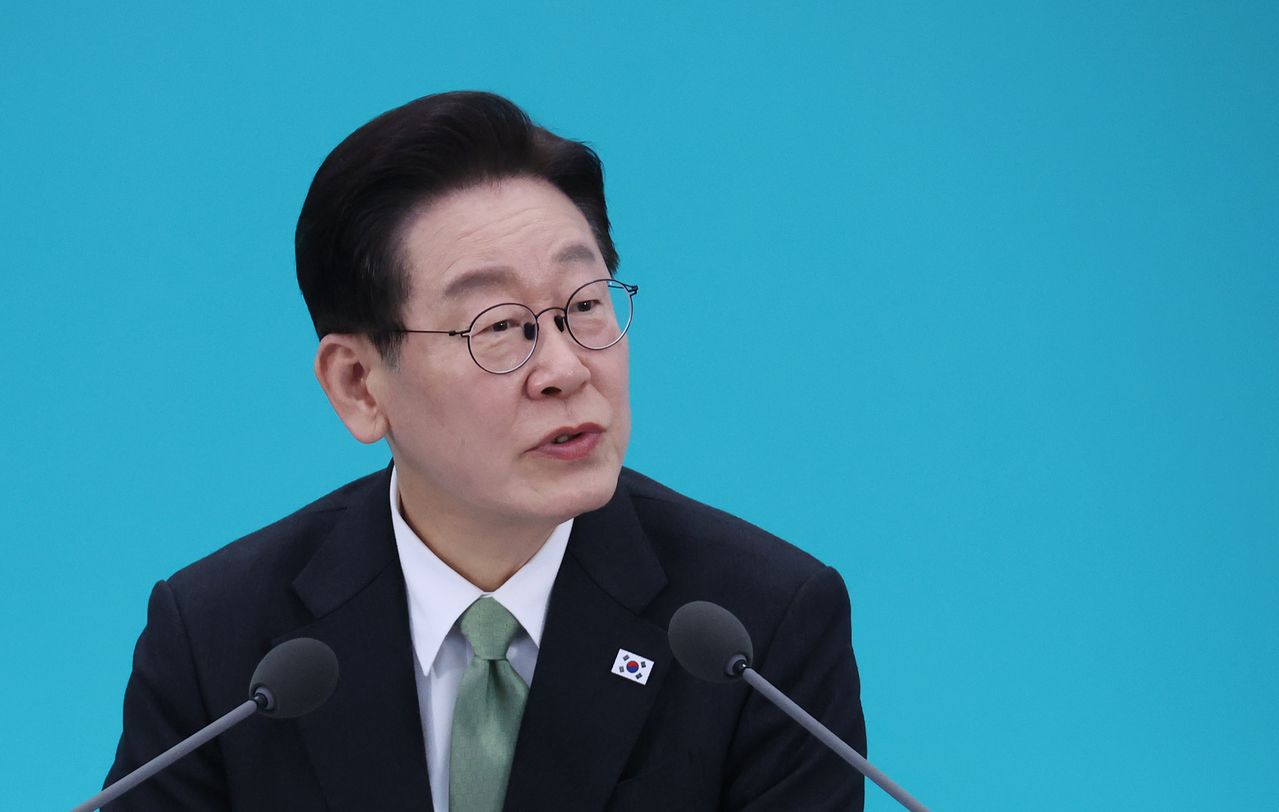 이재명 대통령이 지난 13일 충북 청주오스코에서 열린 '충북의 마음을 듣다' 타운홀미팅 간담회에서 발언하고 있다. 연합뉴스