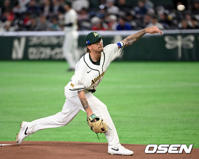 [OSEN=도쿄(일본), 손용호 기자] 9일 일본 도쿄돔에서 월드베이스볼클래식(WBC) 조별리그 C조 한국과 호주의 경기가열렸다.C조는 일본이 3승으로 조 1위를 확정, 8강에 진출했다. 호주가 2승 1패, 대만이 2승 2패, 한국이 1승 2패, 체코는 3패다. 한국 WBC 대표팀이 8강에 진출하려면 호주에 2점 이하로 실점하면서 5점 차 이상으로 승리해야만 한다.1회초 무사에서 호주 선발투수 라클란 웰스가 역투하고 있다. 2026.03.09/spjj@osen.co.kr