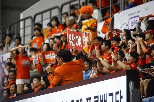 OK저축은행 읏맨 프로배구단은15일 