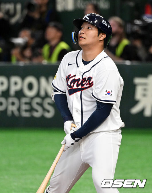 [OSEN=도쿄(일본), 손용호 기자] 8일 일본 도쿄돔에서 2026 월드베이스볼클래식(WBC) 1라운드 C조 조별리그 대한민국과 대만의 경기가열렸다.한국은 전날(7일) 일본과의 경기에서 6-8로 석패했다. 앞서 체코전을 11-4로 잡았던 한국은 1승1패를 마크하게 됐고, 남은 대만전과 호주전에 사활을 걸어야 한다.5회말 무사 1루에서 한국 문보경이 파울 타구를 바라보고 있다. 2026.03.08/spjj@osen.co.kr