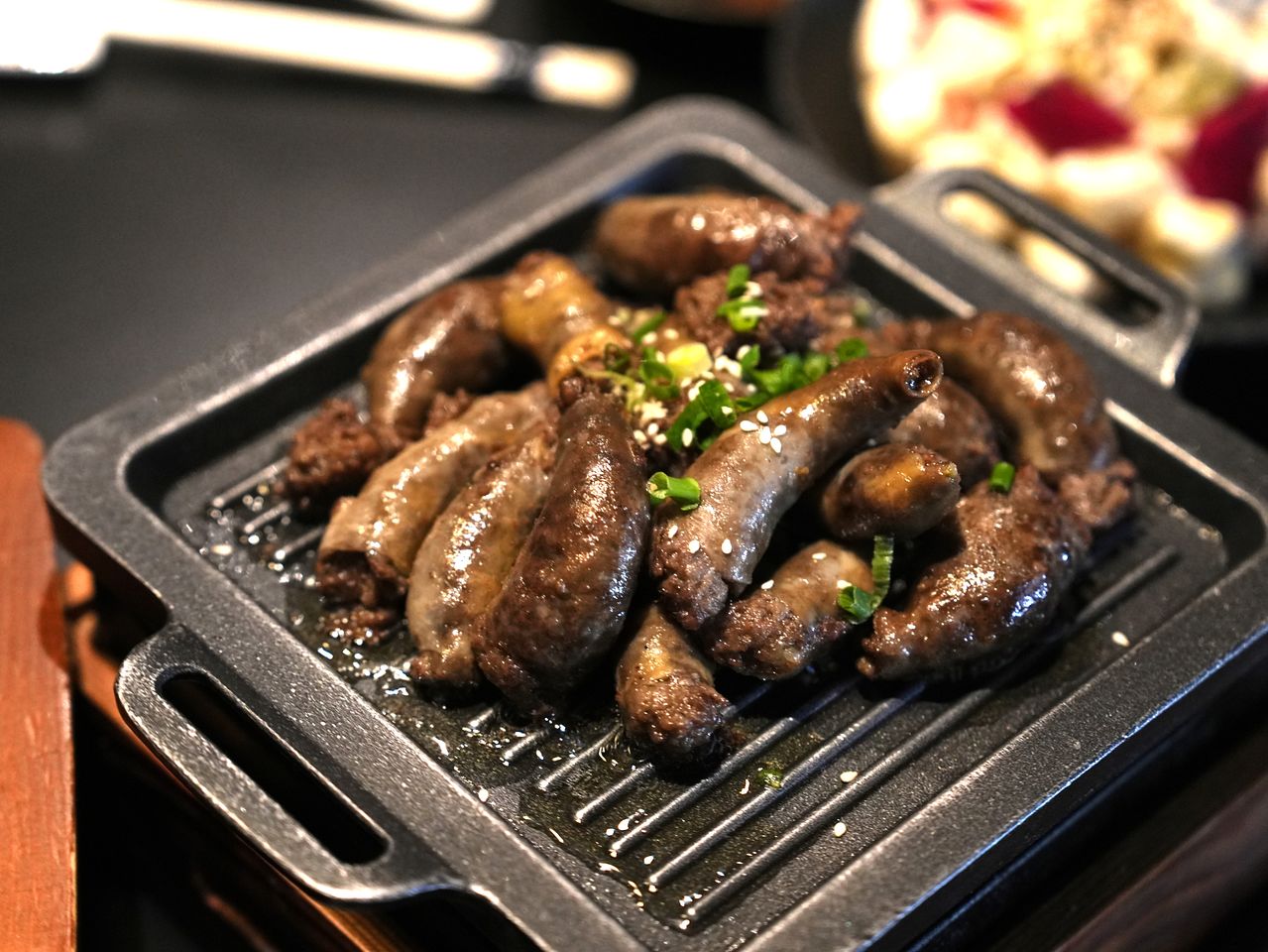 쑹판현 티베트 레스토랑 샤얼바장찬의 소시지. [사진 피크트래버스]