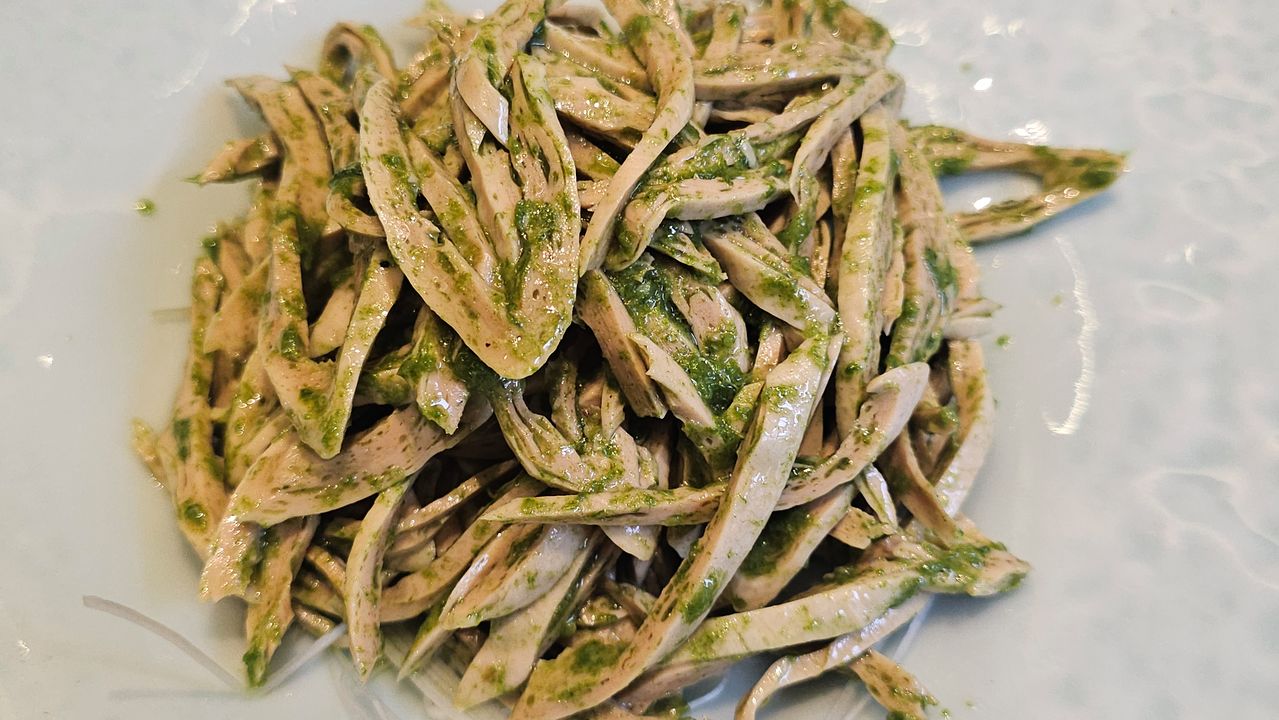 청두시 미쉐린 가이드 레스토랑 푸롱황의 화자오(椒麻)와 함께 버무린 콩 줄기. 김영주 기자