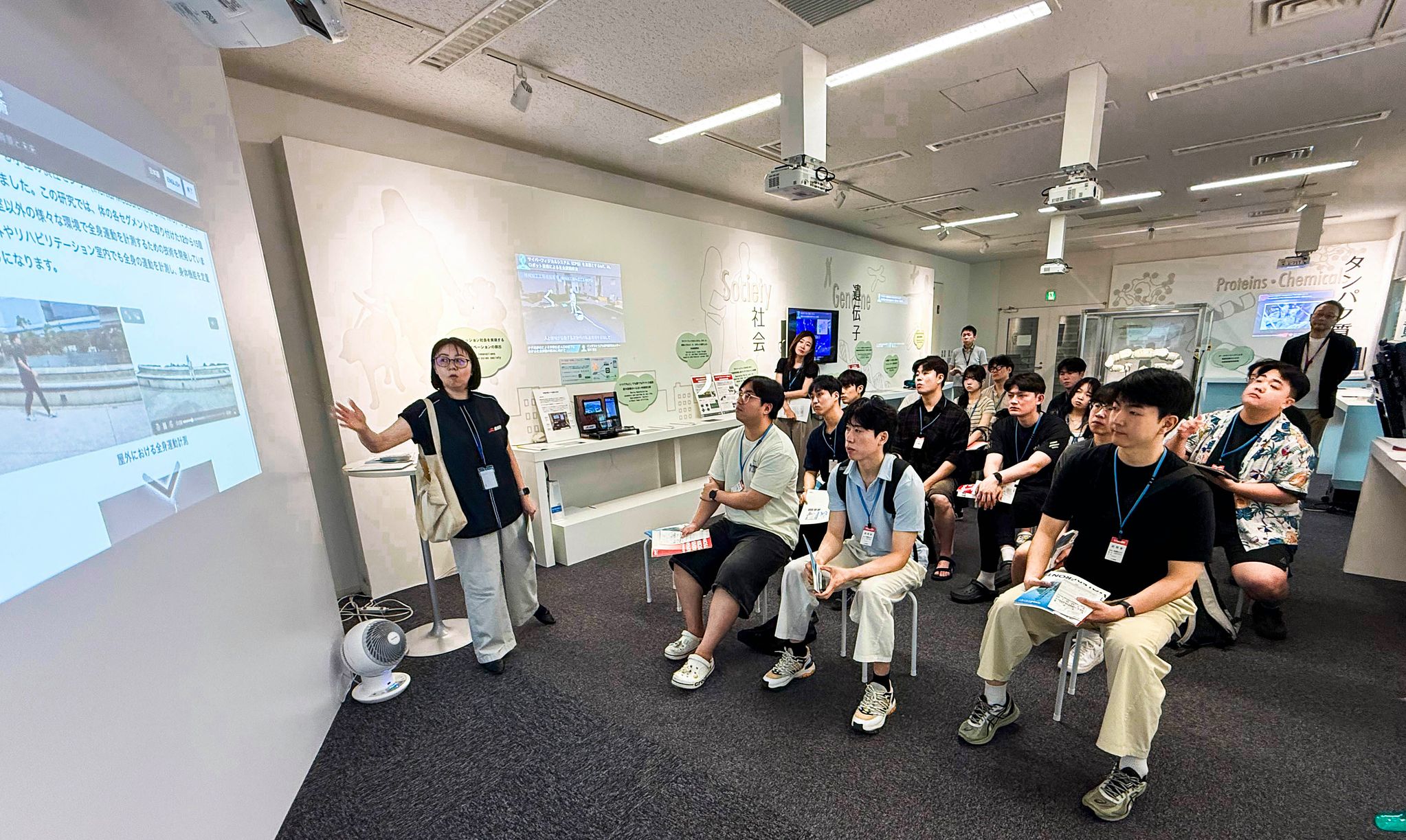 영진전문대 글로벌시스템융합과 학생들이 일본 산업기술종합연구소 견학 모습