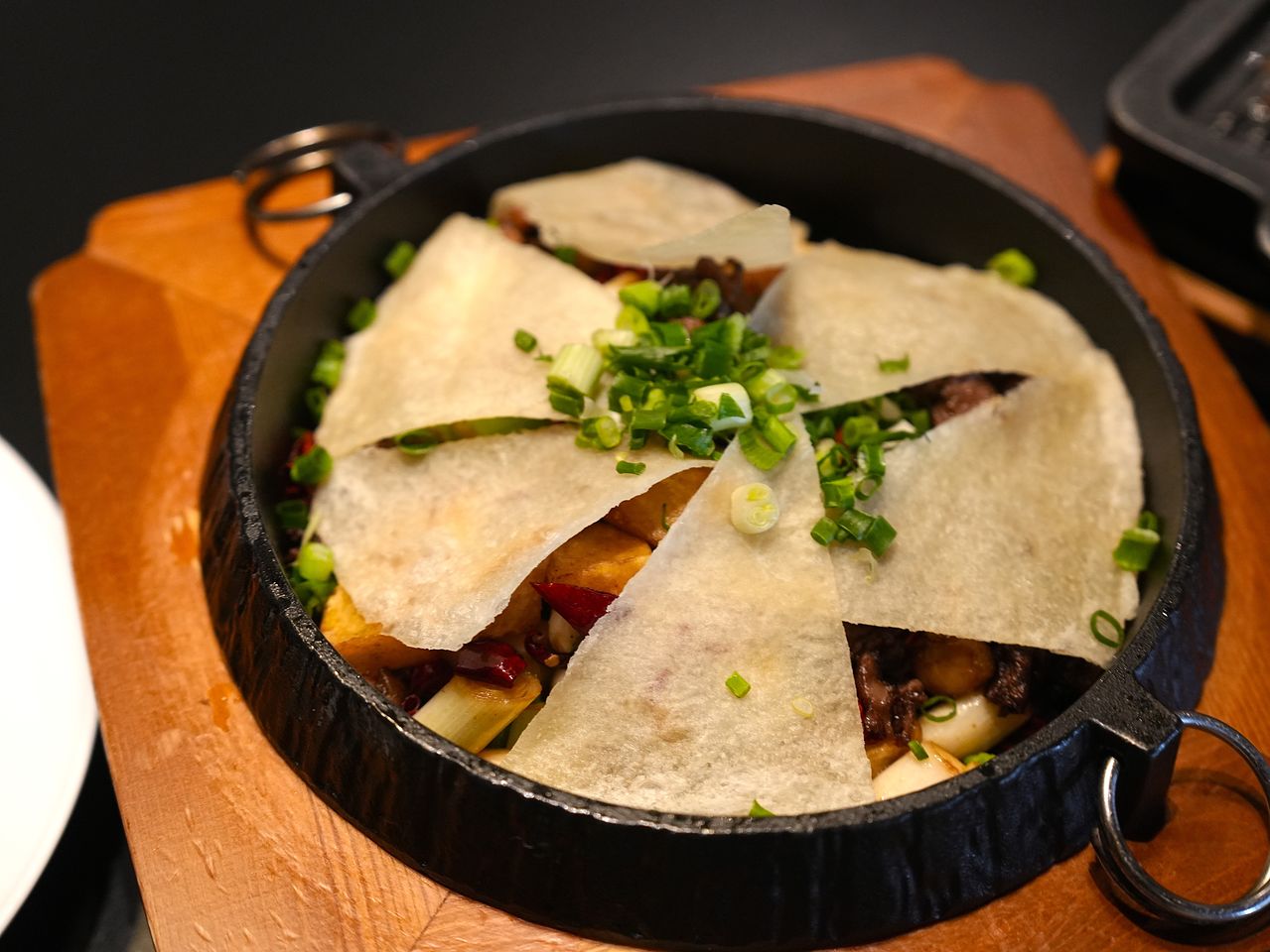 쓰촨 스타일을 가미한 티베트 전통 음식. [사진 피크트래버스]