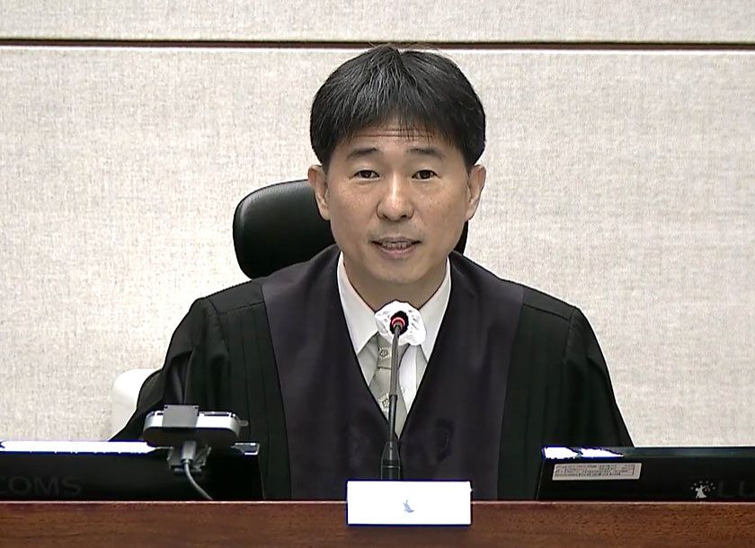 지귀연 부장판사가 지난해 10월 2일 서울 서초구 서울중앙지방법원에서 열린 윤석열 전 대통령의 내란 우두머리·관련 사건 공판에서 발언하고 있다. 연합뉴스