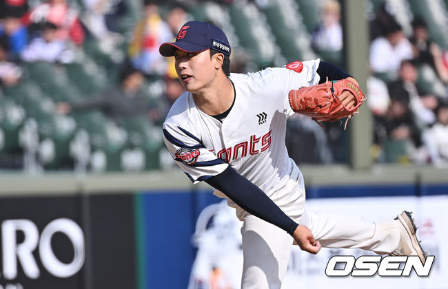 [OSEN=부산, 이석우 기자] 14일 부산 사직야구장에서 2026 신한 SOL KBO 리그 롯데 자이언츠와 LG 트윈스의 시범경기가 열렸다. 홈팀 롯데는 로드리게스가, 방문팀 LG는 임찬규가 선발 출전했다.롯데 자이언츠 박정민이 역투하고 있다. 2026.03.14 / foto0307@osen.co.kr