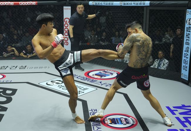 ‘로드FC라이트급 최연소 챔피언’박시원이 브라질 챔피언을 꺾고‘웰터급 챔피언’윤태영을 콜아웃 했다. / 로드FC