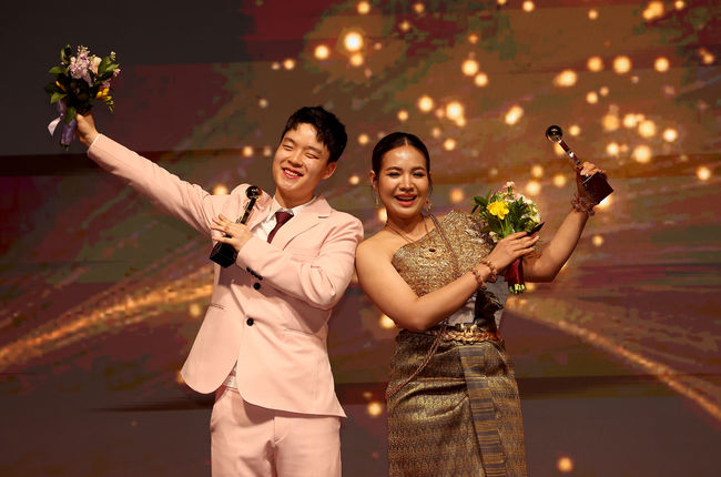 [사진] 김영원(왼쪽)과 스롱 피아비 /PBA 제공