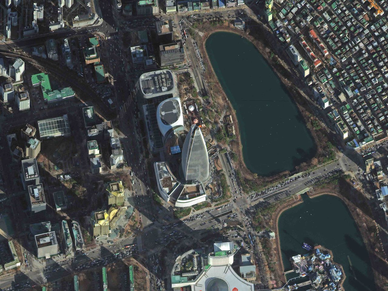 17일 우주항공청이 다목적실용위성 7호(다목적 7호)와 차세대중형위성 3호의 첫 촬영 영상과 초기운영 성과를 공개했다. 사진은 다목적 7호가 촬영한 서울 롯데타워의 모습. 사진 우주항공청 제공